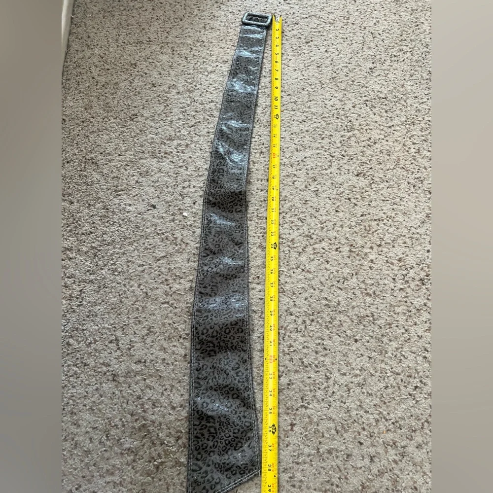 Unbranded Women’s‎ Y2K Gray Black Animal Print Soft Leather Waist Belt Medium
